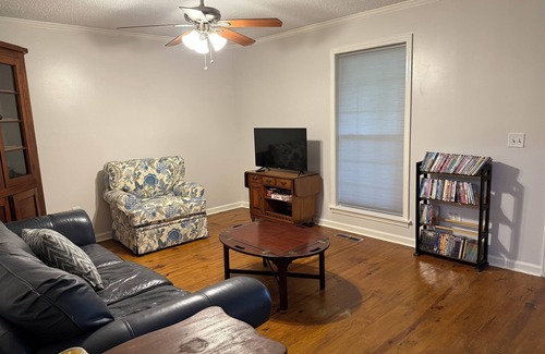 Oxford House | Charming 3-bedroom house 6 miles from downtown Oxford.