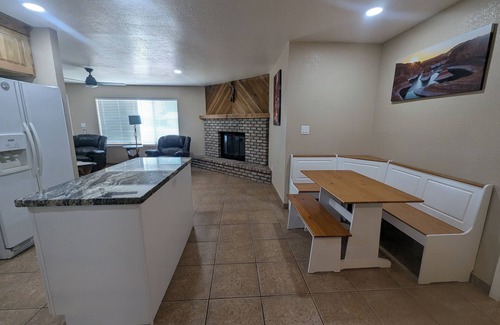 Page House | Charming 3-bedroom house with WiFi and AC on the South Shores of Lake Powell