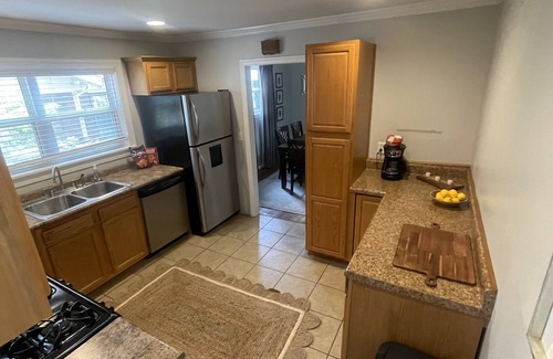 Homewood House | Charming 3 Bedroom - minutes to Samford or UAB