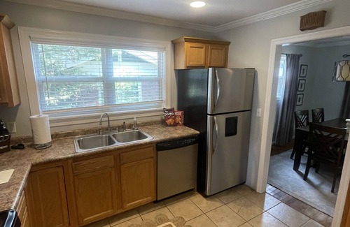 Homewood House | Charming 3 Bedroom - minutes to Samford or UAB