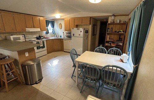 Sloans Valley House | Charming 3-bedroom mobile home with AC, WiFi at Lake Cumberland