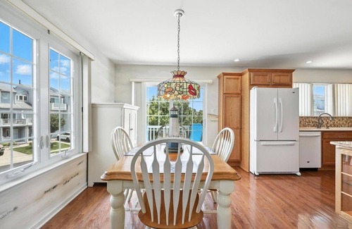 Southend House | Charming 3-bedroom townhome in Brigantine
