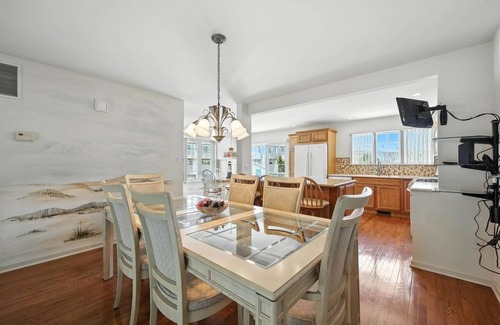 Southend House | Charming 3-bedroom townhome in Brigantine