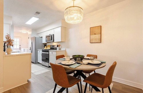 Round Rock House | Charming 3-bedroom townhome with lots of amenities in upscale Round Rock