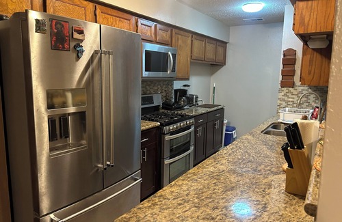 Barker House | Charming 3-bedroom townhome with AC and WiFi in brilliant Houston