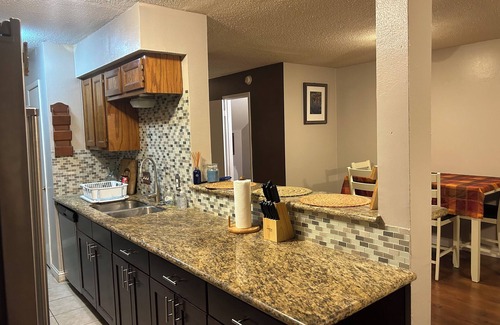 Barker House | Charming 3-bedroom townhome with AC and WiFi in brilliant Houston