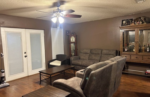 Barker House | Charming 3-bedroom townhome with AC and WiFi in brilliant Houston