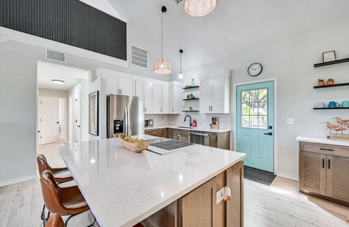 Buchanan Dam House | Charming 3-bedroom 3-bathroom house with WiFi, AC in fantastic Buchanan Dam