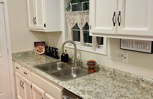 Clarksville House | Charming 3-bedroom house near historic downtown Clarksville.