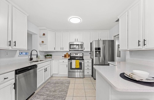 Arlington House | Charming 3-bedroom POOL house with WiFi and AC in enjoyable Jacksonville