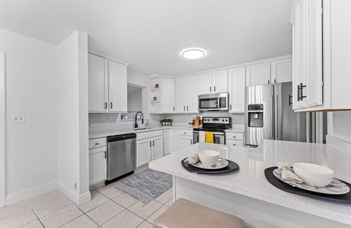 Arlington House | Charming 3-bedroom POOL house with WiFi and AC in enjoyable Jacksonville