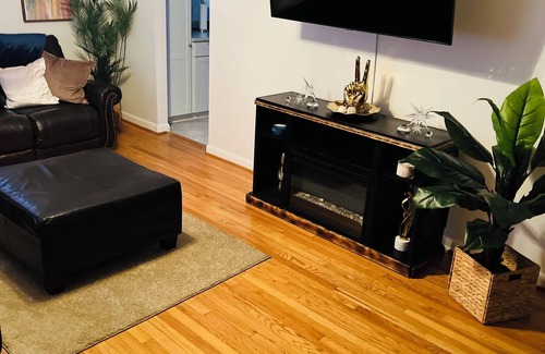 Jacksonville House | Charming 3-bedroom house in beautiful Jacksonville With WiFI & workspace.