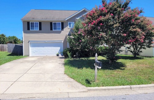 McLeansville House | Charming 3-bedroom house in delightful McLeansville with AC, WiFi