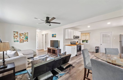 Newport News House | Charming 3-bedroom house with WiFi, AC in fabulous Newport News