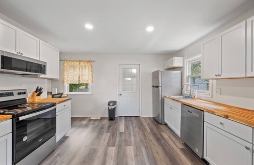Newport News House | Charming 3-bedroom house with WiFi, AC in fabulous Newport News