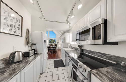 Ocean Shores House | Charming 3-bedroom kid/family friendly getaway beach house