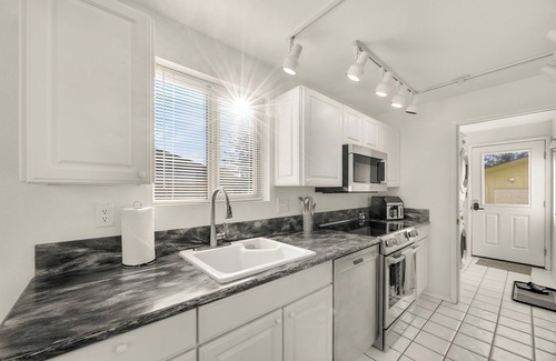 Ocean Shores House | Charming 3-bedroom kid/family friendly getaway beach house
