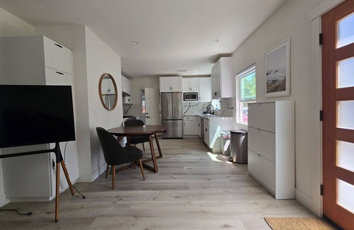 Redwood City House | Charming 3-bedroom house with Huge backyard, WiFi and AC in Redwood City