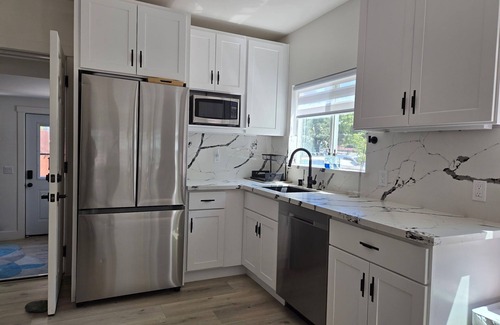 Redwood City House | Charming 3-bedroom house with Huge backyard, WiFi and AC in Redwood City