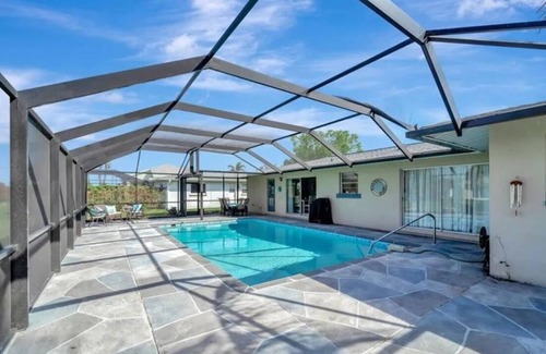 Oakland Hills House | Charming 3-bedroom house with WiFi, AC in Rotonda West