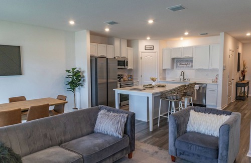 Bearss Plaza House | Charming 3-bedroom townhome with AC and WiFi in San Antonio