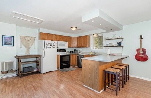 Northeastern Michigan House | Charming 3-bedroom vacation house in East Tawas on Tawas Bay Point.