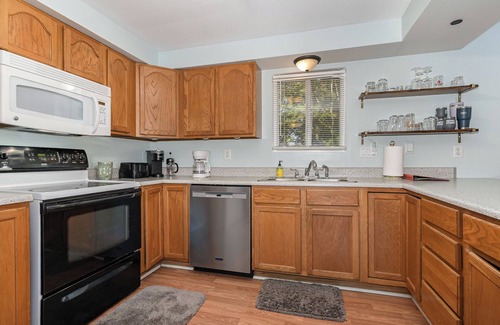 Northeastern Michigan House | Charming 3-bedroom vacation house in East Tawas on Tawas Bay Point.