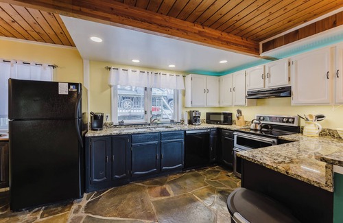 Snowshoe House | Charming 3-bedroom Westridge House with AC at Snowshoe