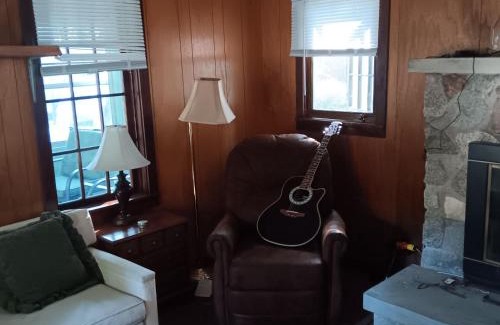 Honor House | Charming 3 BR Lakefront Cottage - Gateway to Platte Lake & Sleeping Bear Dunes!