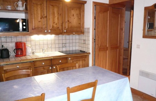 Les Allues Apartment | Charming 3-room apartment with balcony and garage, near gondola in Méribel