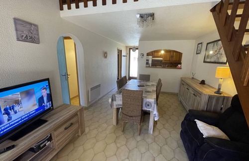 Saint-Cyprien Plage Villa | Charming 3-Room Villa with Mezzanine, Garage, Pool & Near Beach, Sleeps 6