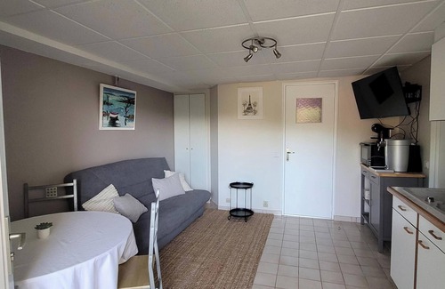 Domont Apartment | Charming 35 m2 apartment with terrace and garden