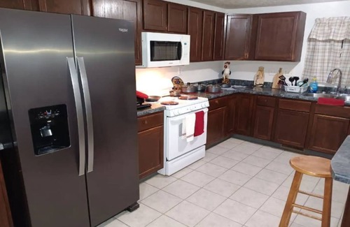 Waynesville House | Charming 3bd/2ba house in Waynesville with WiFi & AC, near FLW, Full Kitchen.