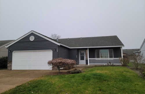 Albany House | Charming 3bd 2bh home located in Albany, OR.