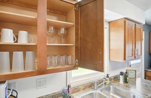 Champaign House | Charming 3bed 2bath home w fence