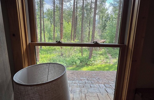 Mazama Cabin | Charming 3bedroom cabin Sleeps 7-11 people with Wi-Fi & AC in wonderful Mazama