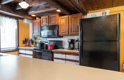 Mid-Coast and Islands Cottage | Charming 3BR, 1.5BA beachfront cottage with multi-level decks