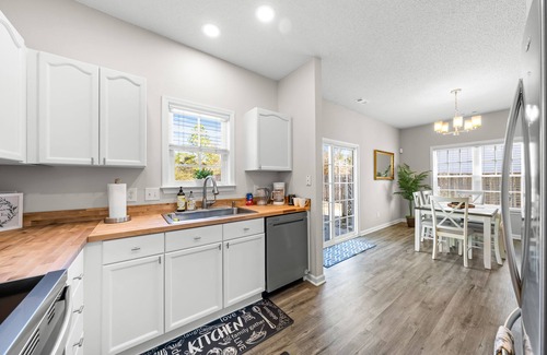 Myrtle Grove House | Charming 3BR/2BA Retreat Near Carolina Beach