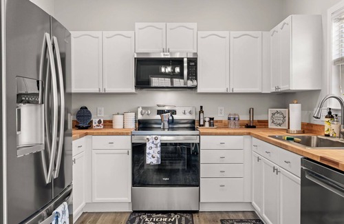 Myrtle Grove House | Charming 3BR/2BA Retreat Near Carolina Beach