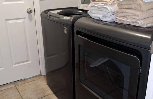 Dundee House | Charming 4/3 in the Heart of Central Florida Upgraded appliances and furnishings