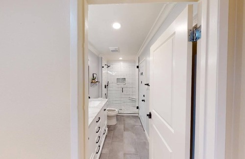 Woodland Hills House | Charming 4 BD residential home in Woodland Hills