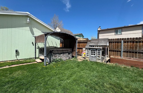 Southeast Colorado Springs House | Charming 4-bedroom house with AC, WiFi in amazing Colorado Springs