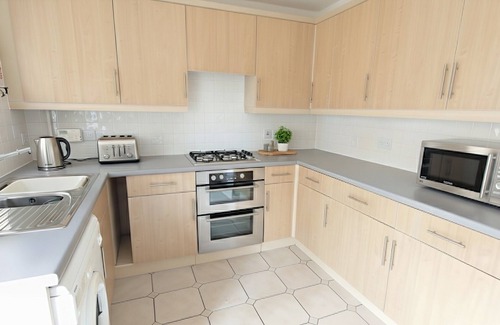 Stoke Gifford House | Charming 4-Bedroom Retreat in Stoke Gifford