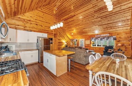 St Germain Resort | Charming 4-bedroom house with WiFi, AC in northwoods Saint Germain