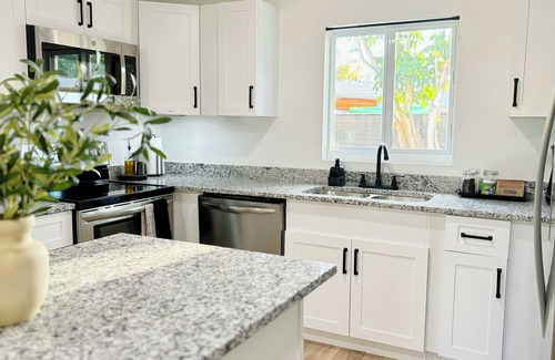 South Daytona House | Charming 4-bedroom house with Movie room and Hottub in South Daytona