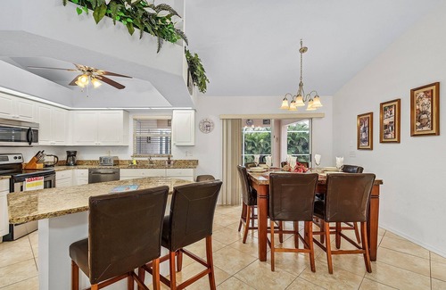 Trafalgar Villa | Charming 4 bedroom/2 bathroom pool home