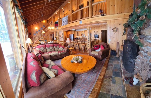 Tahoma Cabin | Charming 4-bedroom cabin in Tahoma