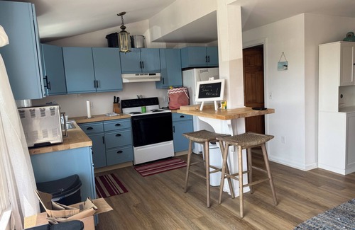 West Dennis Cottage | Charming 4-bedroom cottage in serene West Dennis, close to beach!