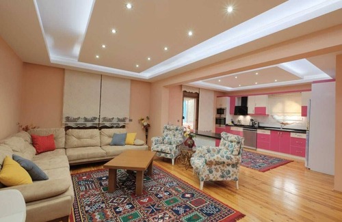 Fethiye House | Charming 4-bedroom estate with WiFi, swimming pool and AC in enchanting Fethiye