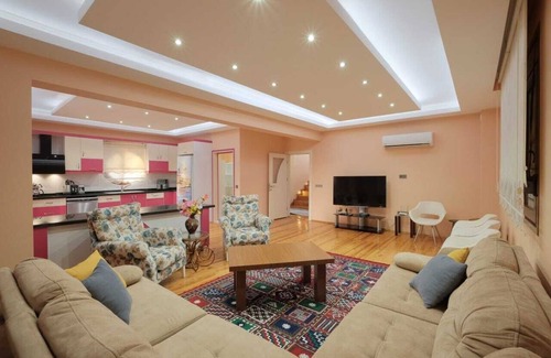 Fethiye House | Charming 4-bedroom estate with WiFi, swimming pool and AC in enchanting Fethiye
